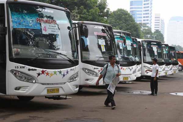 bus pariwisata Yogyakarta