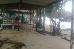 Gelombang besar menghantam pesisir selatan Kabupaten Gunung Kidul, sebabkan berbagai kerusakan.