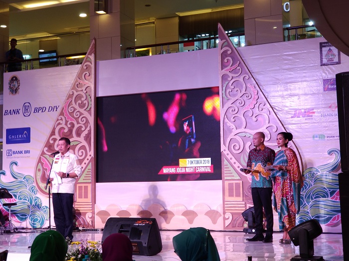 Haryadi Suyuti pada malam Pungkasan di Atrium Galeria Mall Rabu malam (31/10/2018)