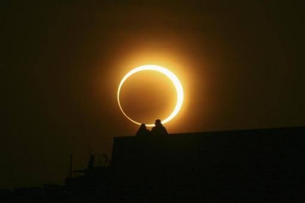 detik-detik gerhana matahari cincin