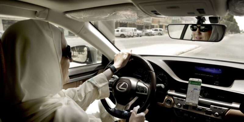 perempuan afganistan menyetir