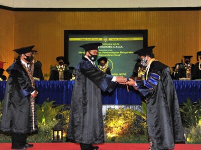 doktor honoris causa (HC)