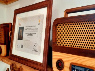radio kayu