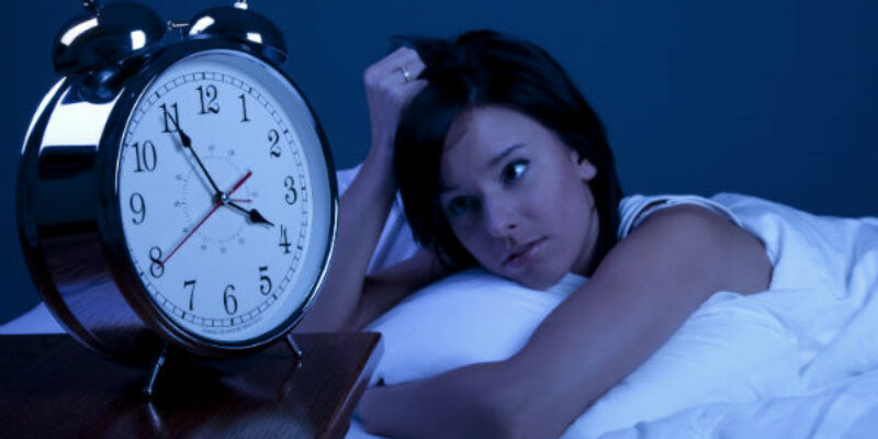Hubungan antara kurang tidur dan hipertensi pada wanita.